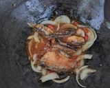 Foto langkah ke 2 dari resep Telur Ceplok Bumbu Sarden.