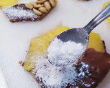 Foto del paso 3 de la receta: Rodajas de piña con chocolate fundido