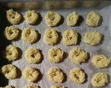 Foto langkah ke 6 dari resep Kue kering sagu keju.