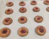 Foto del paso 9 de la receta Galletitas pepas con mermelada de fresa