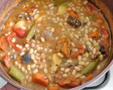 Foto del paso 3 de la receta: Alubias blancas con verduras y morcilla