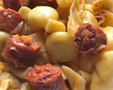 Foto del paso 5 de la receta: Pasta de paquetitos de champiñón y trufa, con txistorra a la sidra