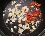 Foto langkah ke 1 dari resep Seafood Aglio Olio.