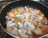 Foto del paso 4 de la receta: Calamares y sepia guisada con patatas🦑🐙