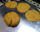 चटपटी मठरी (Chatpati mathri recipe in Hindi) रेसिपी चरण 4 फोटो