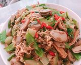 Hình bước làm 3 của món Mì gói xào chay