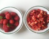 Foto del passaggio 6 della ricetta Torta alle fragole effetto gelato