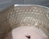 Foto langkah ke 2 dari resep Puding Stroberi Vanila.