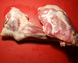 Foto del paso 4 de la receta: Paletilla de cordero al horno, con ajos y romero fresco