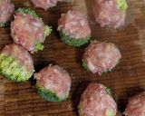 A picture of step 3 of ★ Steamed broccoli meat ball ★.