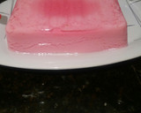 Foto del paso 1 de la receta: Gelatina de fresa con leche condensada