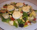 Foto del paso 6 de la receta: Ensalada natural y de conserva, con huevos rellenos