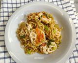 Foto langkah ke 5 dari resep Seblak Kerupuk Campur Mie Instan.
