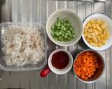 ข้าวผัดซอสมะเขือเทศและผักสามสี วิธีทำสูตร 1 รูป