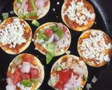 मिनी  पैन पिज़्ज़ा (Mini pan pizza recipe in HIndi) रेसिपी चरण 2 फोटो