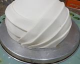A picture of step 4 of Nikah Themed Cake.