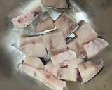 Hình bước làm 1 của món Cá bóp kho tộ