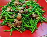 รูปขั้นตอนการทำที่ 3 ของ หมูกรอบผัดหน่อไม้ฝรั่ง#33