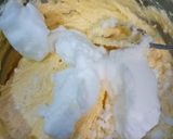 Foto langkah ke 5 dari resep Marmer Cake.