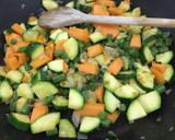 Foto del paso 4 de la receta: Salteado de tofu con arroz integral y verduras