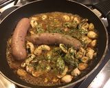 Une image de l'étape 4 de Saucisses de Toulouse à l ail et aux carottes fenouil champignons et panais.