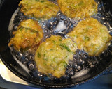 Foto del paso 3 de la receta: Buñuelos de LECHUGA😋😋