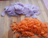 Foto del paso 2 de la receta: Conejo guisado al vino y mostaza, con champiñones y zanahoria