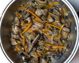Foto del paso 3 de la receta: Setas en escabeche para chuparse los dedos