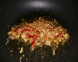 Foto langkah ke 5 dari resep Nasi Goreng Saus Hot Tuna.