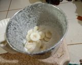 A picture of step 3 of Healthy and tasty Banana soya milk smoothie.