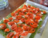 Foto del paso 2 de la receta Rollitos de hojaldre: tomates cherry con pesto y roquefort