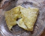 A picture of step 4 of Egg Cheese Pocket.