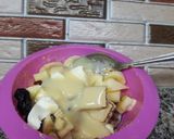 A picture of step 1 of Fruit Salad with Cake and wafer.