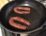 Une image de l'étape 4 de Chorizo noir au vin rouge et oignons caramélisés.