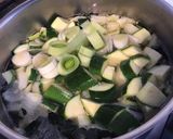 Une image de l'étape 5 de Soupe de brocolis courgettes poireau et pommes de terre aux épices.