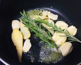 รูปขั้นตอนการทำที่ 1 ของ กุ้งอบเนยสมุนไพร+เหล้าตามใจคุณ