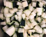 Zöldborsós cukkinikrémleves recept fázis 1 fotója