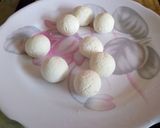 A picture of step 1 of Nolen gurer rasgulla.