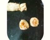 A picture of step 5 of Pinwheel pizza.