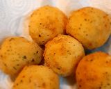 Foto del passaggio 2 della ricetta Polpette di patate gorgonzola e salmone affumicato