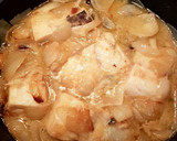 Foto del paso 7 de la receta: Bacalao en salsa de cebolla y uvas pasa