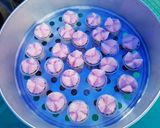 A picture of step 5 of Pastel Steamed Cupcakes.