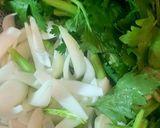 Hình bước làm 2 của món Thịt ba chỉ gác bếp xào hành tây