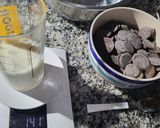 Foto del paso 1 de la receta: Ganache de chocolate sin crema de leche sin batidora!