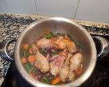 Foto del paso 7 de la receta: Guisado de muslitos de pollo con patatas
