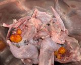 Hình bước làm 2 của món Chim Cút Nướng Ngũ Vị