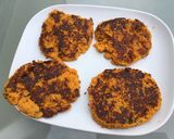 Une image de l'étape 10 de Galettes de carottes aux courgettes, herbes et emmental.