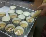 Foto langkah ke 5 dari resep Banana Choco Chip Cupcake.
