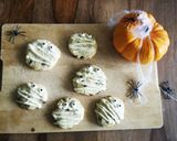 Une image de l'étape 6 de Cookies momie pour Halloween.