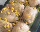 Foto del paso 3 de la receta: Pollo al horno súper fácil con mojo verde, maíz y lima